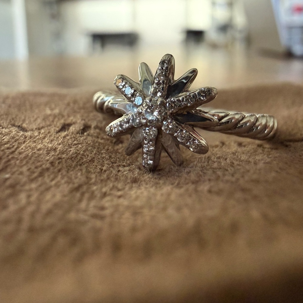 David Yurman Petite Starburst Ring with Diamonds - Picture 5 of 12